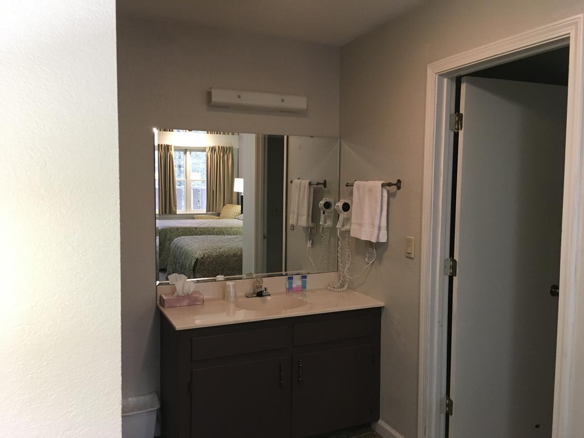 University Inn Cullowhee Екстериор снимка